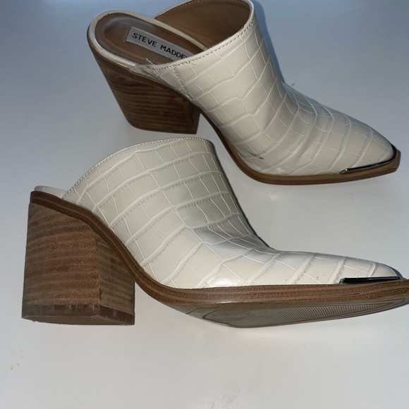 Steve Madden western slip-on bottles, size 7.5, normal wear on shoes - Picture 3 of 4